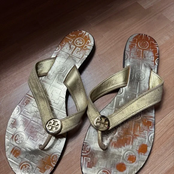 Tory Burch thora flat thong gold leather sandals size 8 - Picture 3 of 8